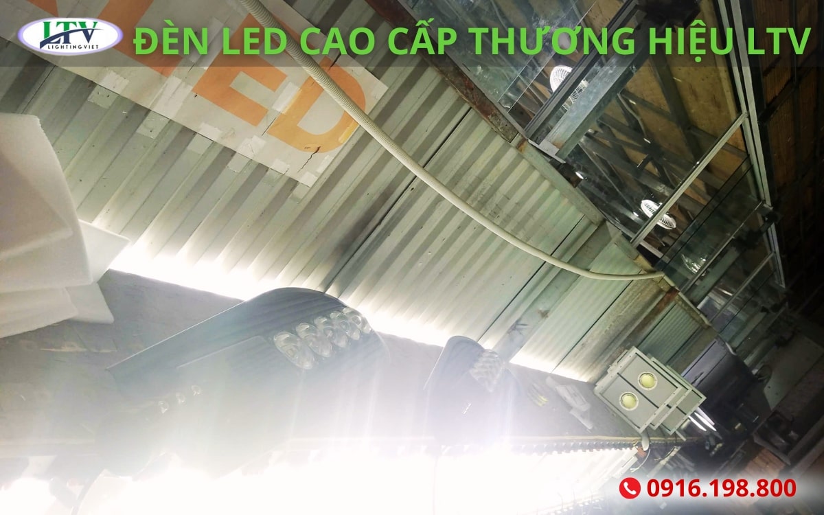 Quy Trình Lắp Đặt Đèn Đường LED Lá Tại Nhà Máy